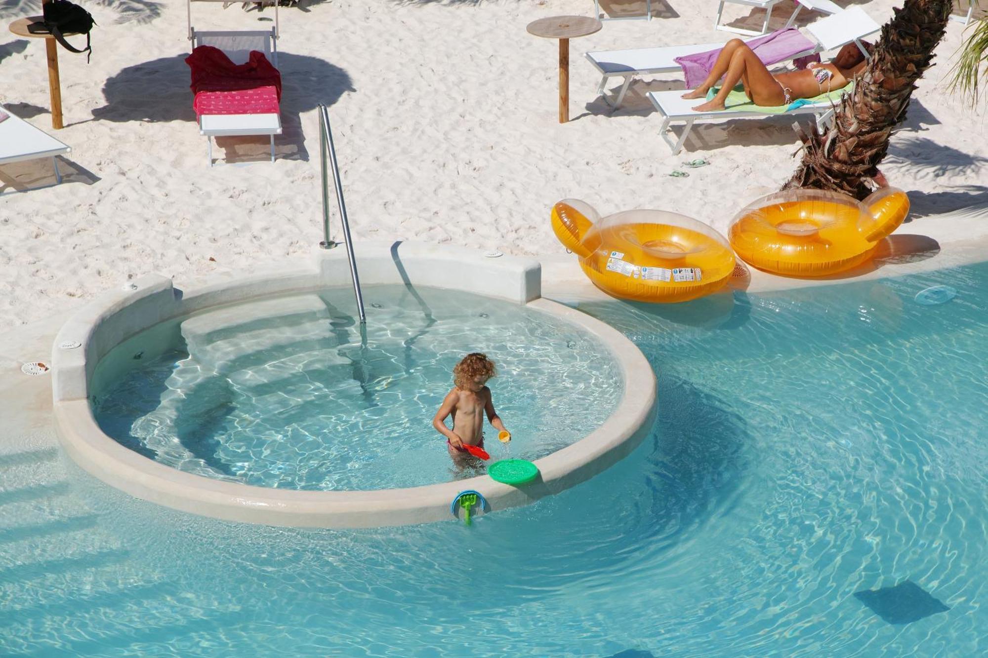 Cala Blu Residence Con Piscina-Centralissimo ลิโดดิเยโซโล ภายนอก รูปภาพ