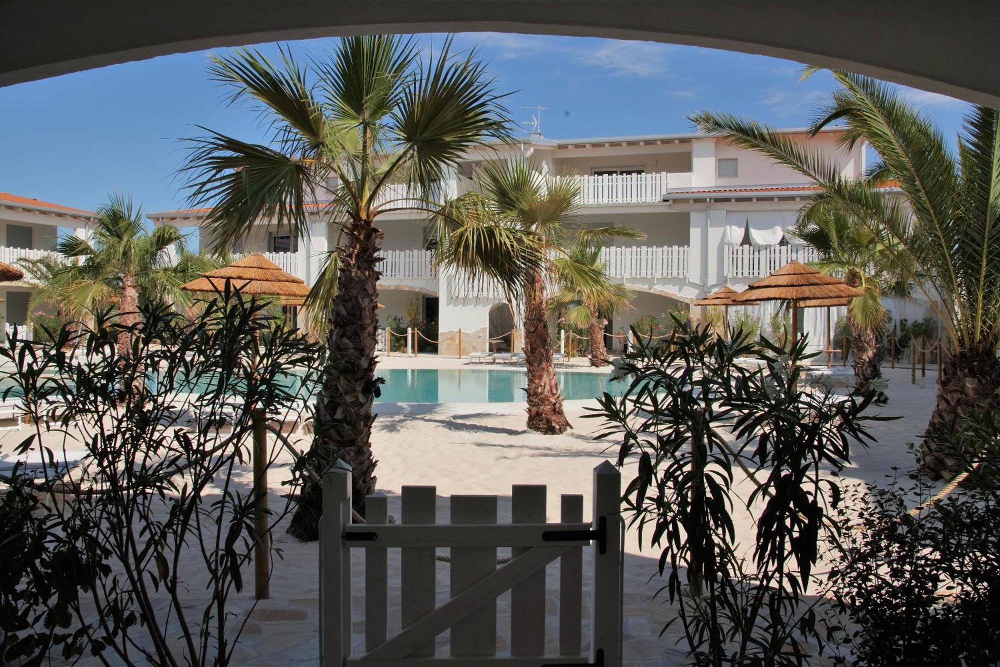 Cala Blu Residence Con Piscina-Centralissimo ลิโดดิเยโซโล ภายนอก รูปภาพ