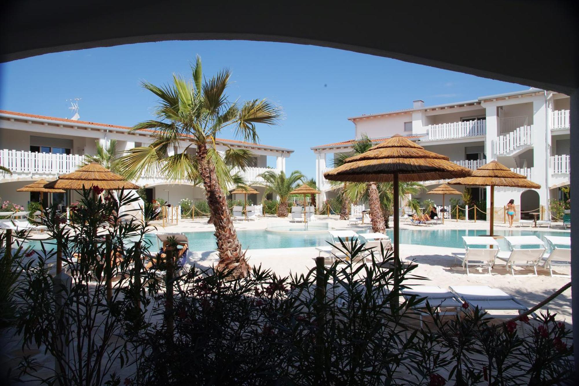 Cala Blu Residence Con Piscina-Centralissimo ลิโดดิเยโซโล ภายนอก รูปภาพ