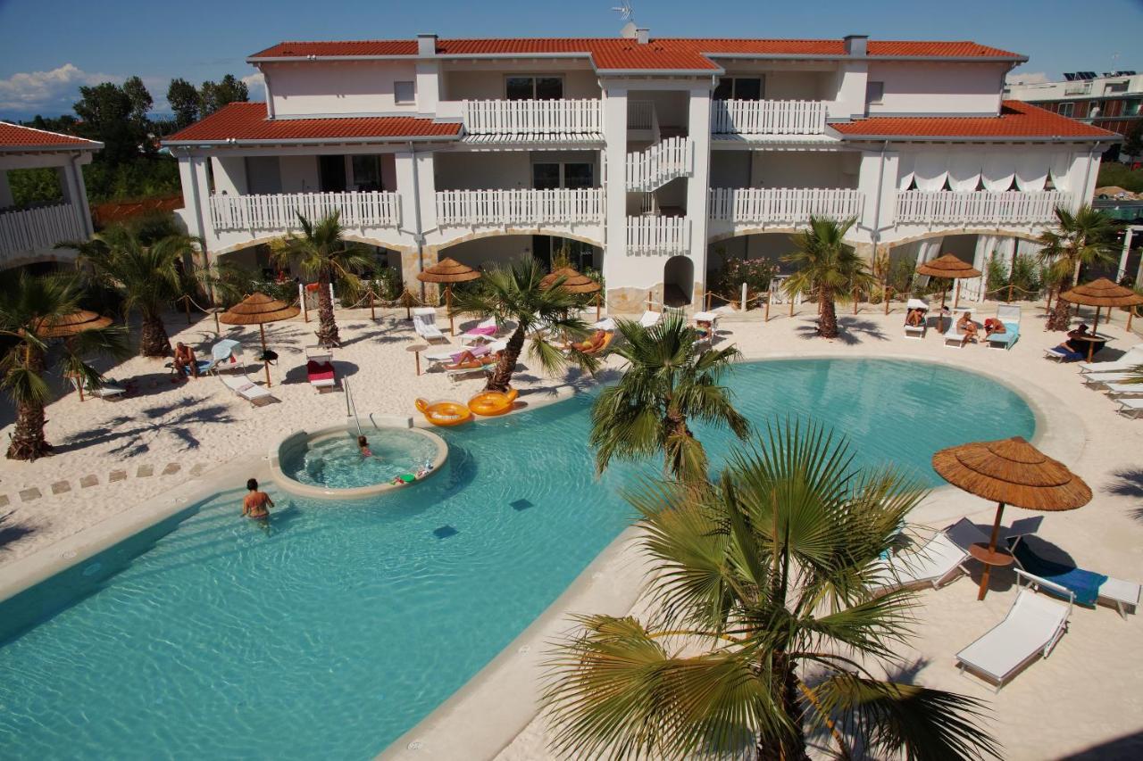 Cala Blu Residence Con Piscina-Centralissimo ลิโดดิเยโซโล ภายนอก รูปภาพ